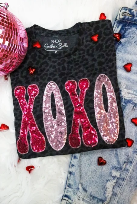 Xoxo Valentines Day Short Sleeve Graphic Shirt-- Zippered Buttoned Snapped