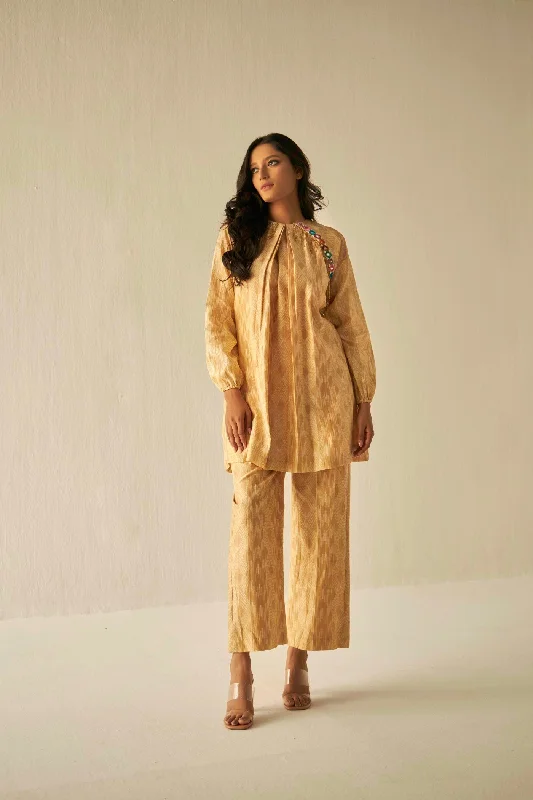 Beige-Raglan Sleeve Embroidered Shibori Shirt And Pants Set-- Ribbed T-Shirt High Neck Heavyweight