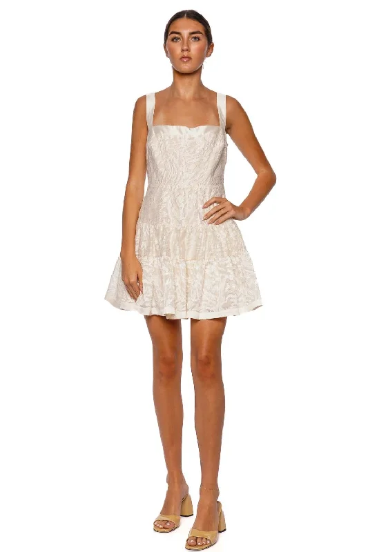 Laila Chantilly Jacquard Mini Dress Stylish Short Sleeve Mini Dress