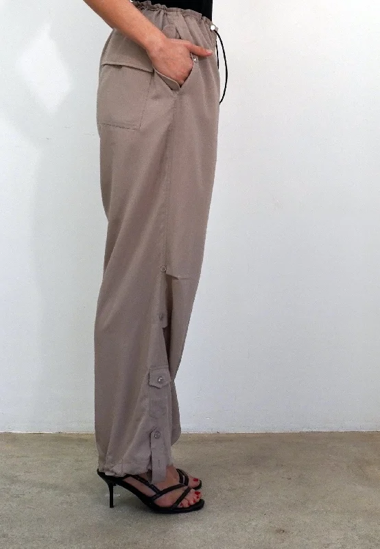 TRACE TAUPE PARACHUTE TROUSERS Trousers Print Floral