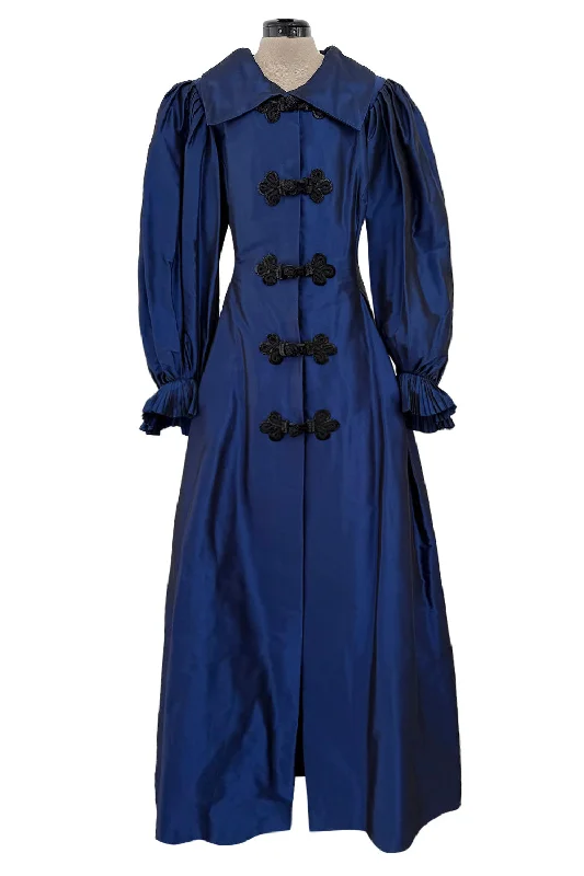 1980s Oscar de la Renta Iridescent Silk Taffeta Blue Coat or Dress w beaded Frog Knots Shawl Collar Notch Collar Lapel Collar
