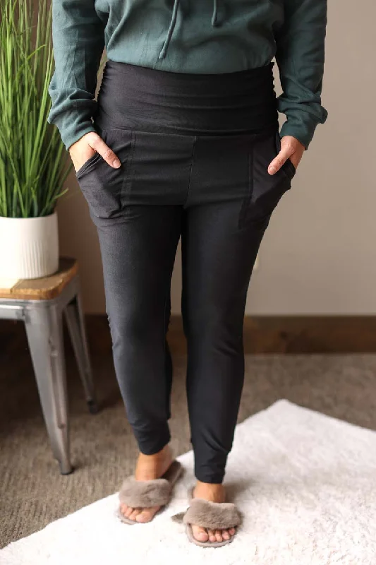 Black High Waist Gathered Pocket Legging Joggers Fashionable Embroidered Detail Leggings Black High Waist Gathered Pocket Legging Joggers Fashionable Embroidered Detail Leggings