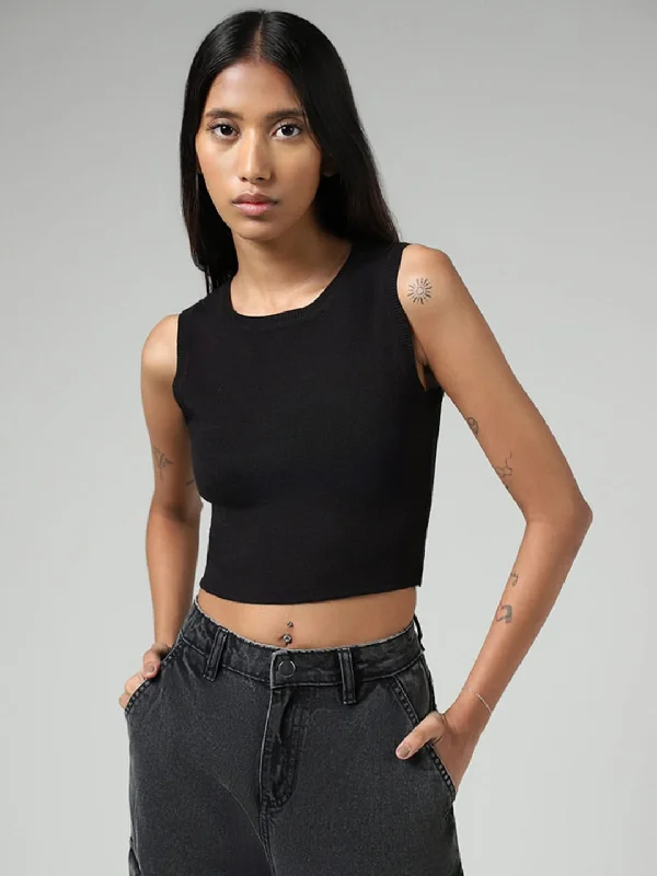 Nuon Black Sleeveless Crop Top Front Pockets Side Pockets Patch Pockets